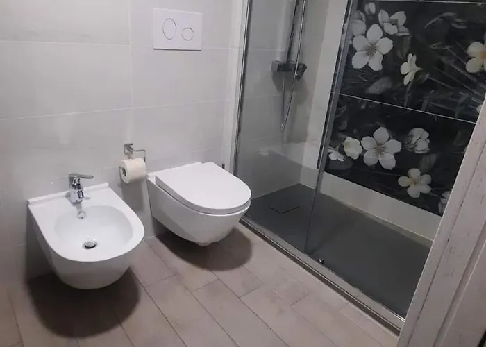 Casa Malu 15 Cin I T 0 7 1 0 3 3 B 4 0 0 0 8 8 3 3 2 * Monte SantʼAngelo